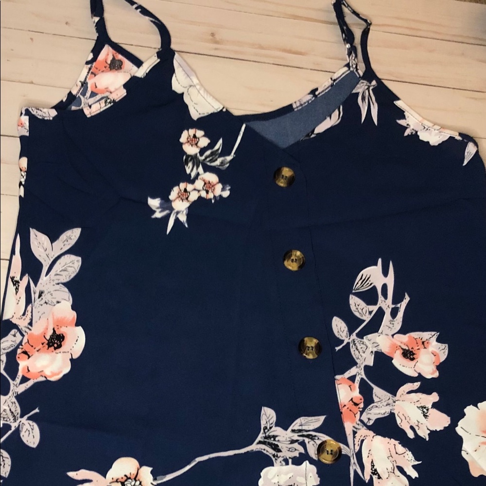 🎉 Navy Floral Spaghetti Strap Tank w/Wooden Butto